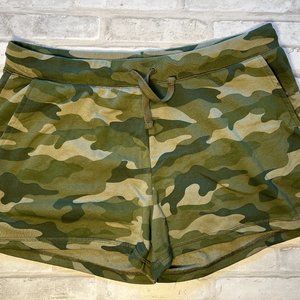 Old Navy Camo Shorts Women's Large